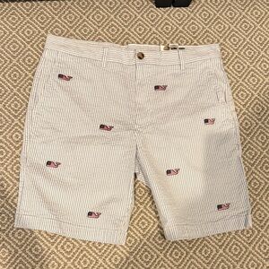 Vineyard Vines Men's White and Blue Patterned Shorts patriotic